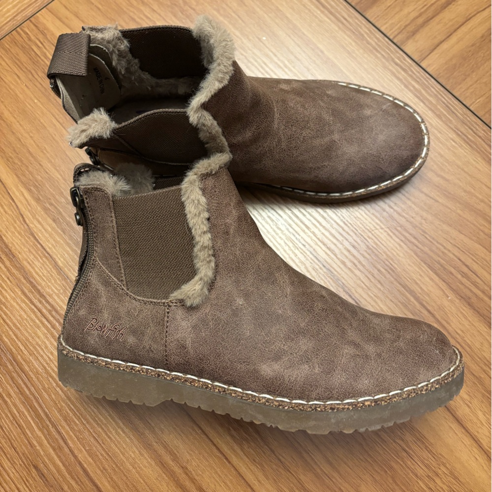 Blowfish Malibu Women's Chillin Chelsea Boots. Sz 8